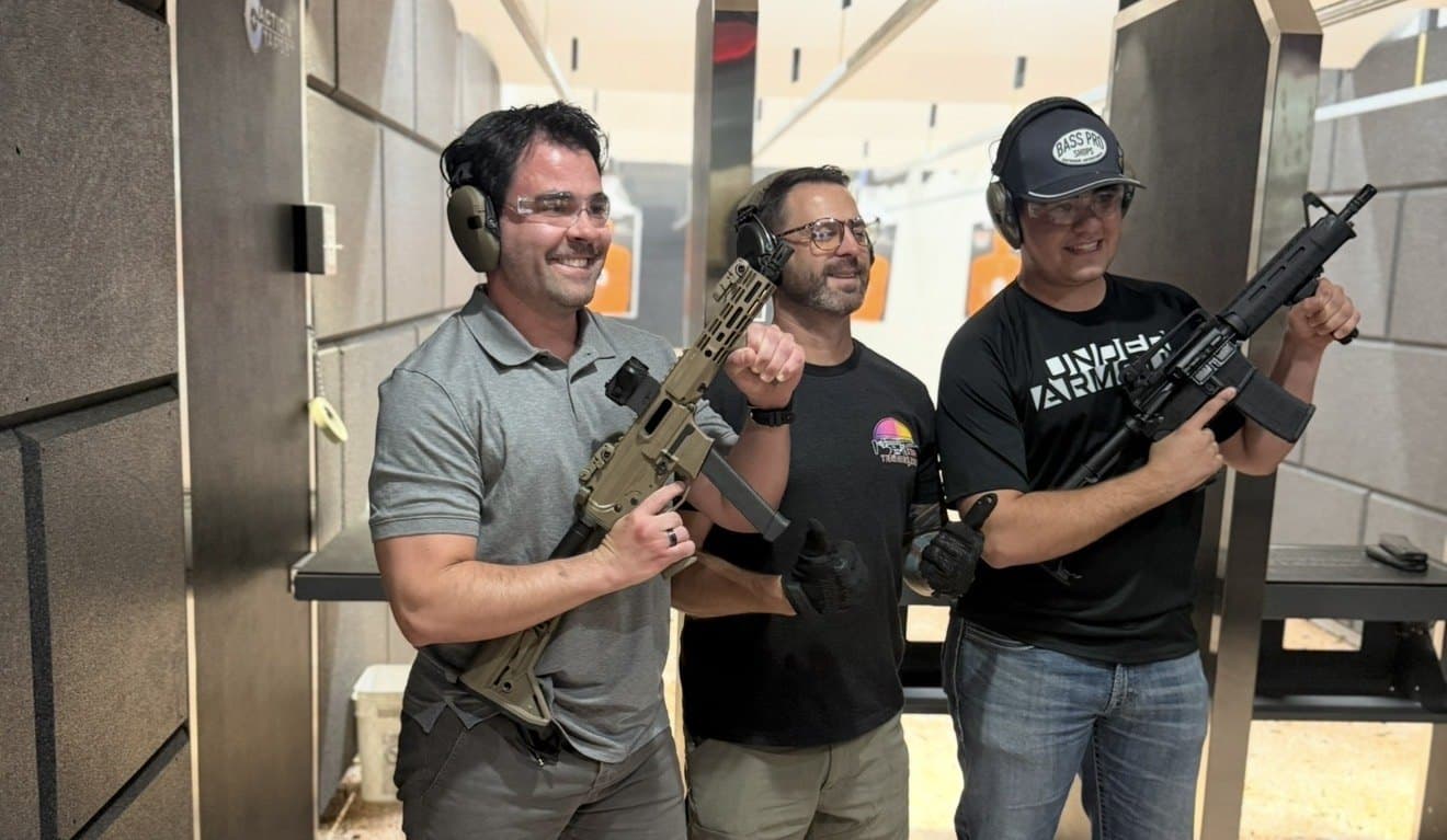 Três participantes brasileiros na pista coberta do Gunfighter Canyon